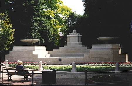 King George V Memorial in 2000